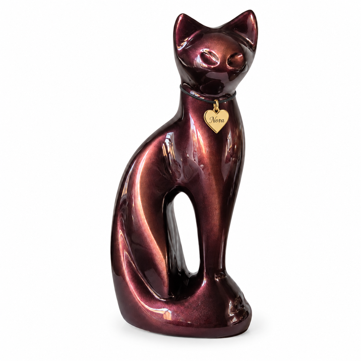 Handgemaakte urn kat in warm bruinrood, in de vorm van een zittende kat