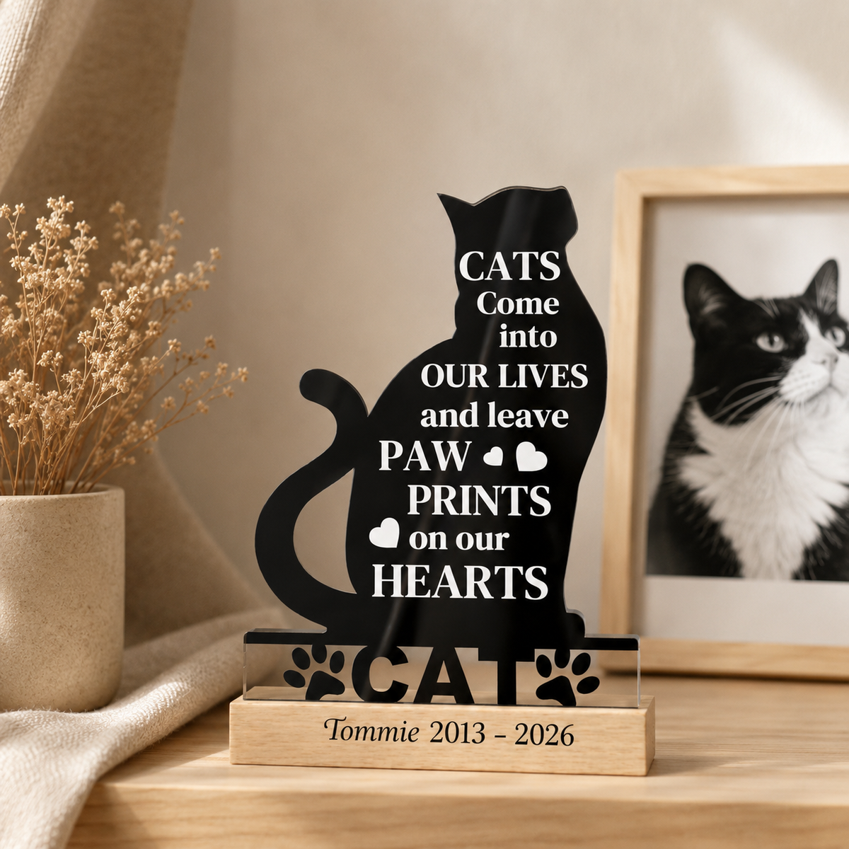 Herinneringsornament kat 'Paw Prints on our Hearts' - detailfoto