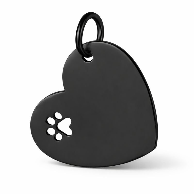 Hanger met gravure hart pootafdruk - close-up