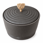 De laatste aai keramische urn voor huisdieren in antraciet met een decoratief hartje van touw op het deksel.