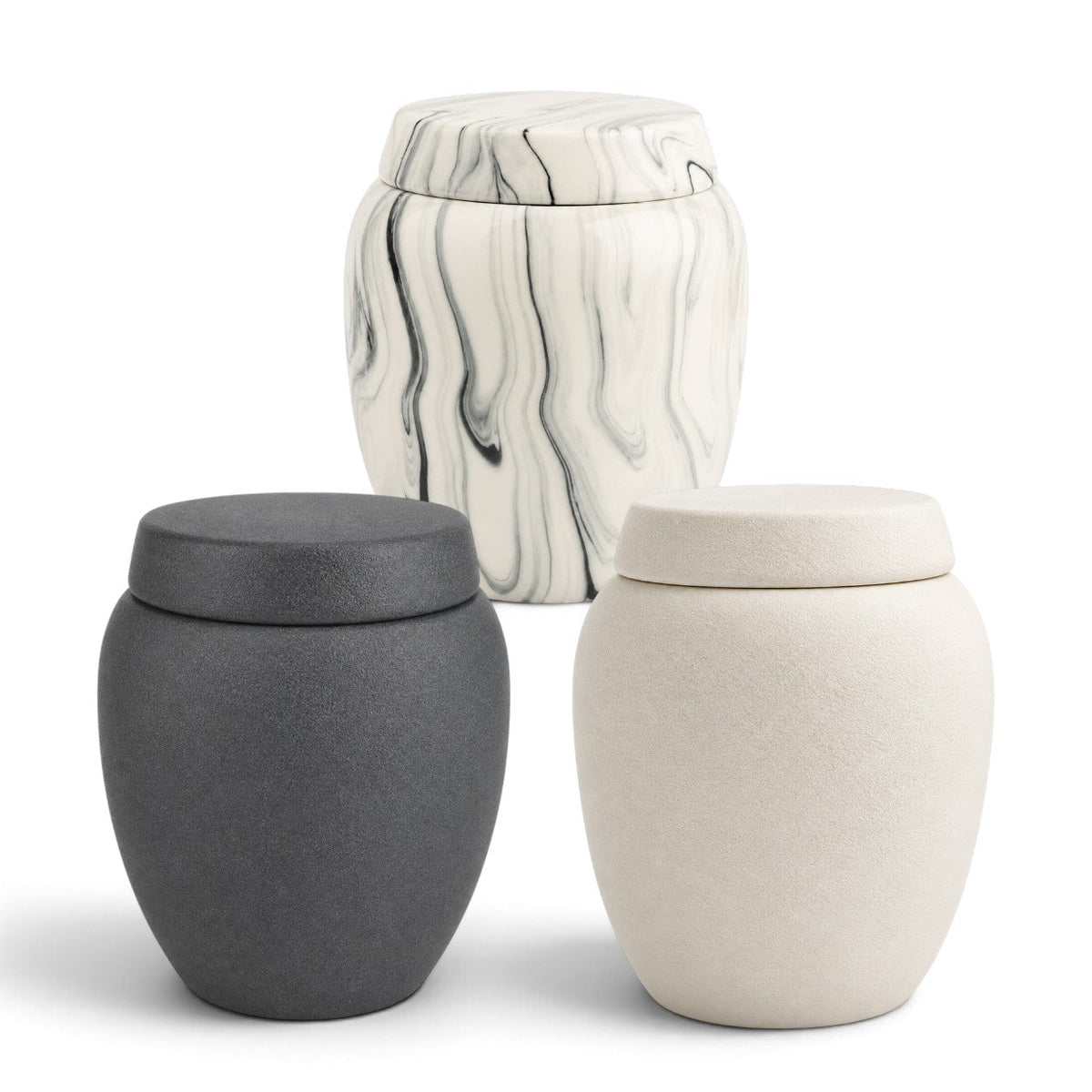 Drie De laatste aai keramische urnen van 850 ml in zwart, ivoor en grijs-wit marmerlook met minimalistisch design.