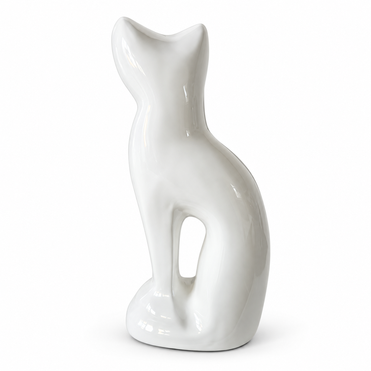 De laatste aai kattenurn in de vorm van een zittende kat, uitgevoerd in glanzend wit aluminium met een modern design.