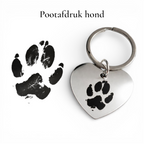 Gedenksleutelhanger in hartvorm met pootafdruk